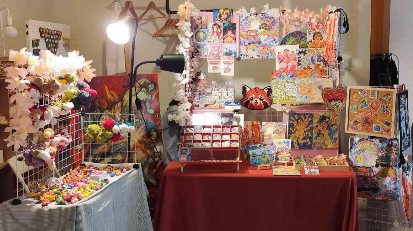 Bee&#39;s Market with Esoiuqetsel